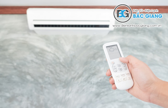 Ngắt điện để hạn chế tối đa những thiệt hại có thể xảy ra nếu phát hiện máy lạnh bị hư hỏng